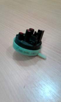 Реле уровня воды INDESIT 263271 ARCADIA под фишку