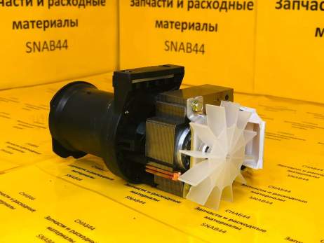 Насос PLASET 90W на 3-ех винтах клеммы вместе на модели Ariston AD5409